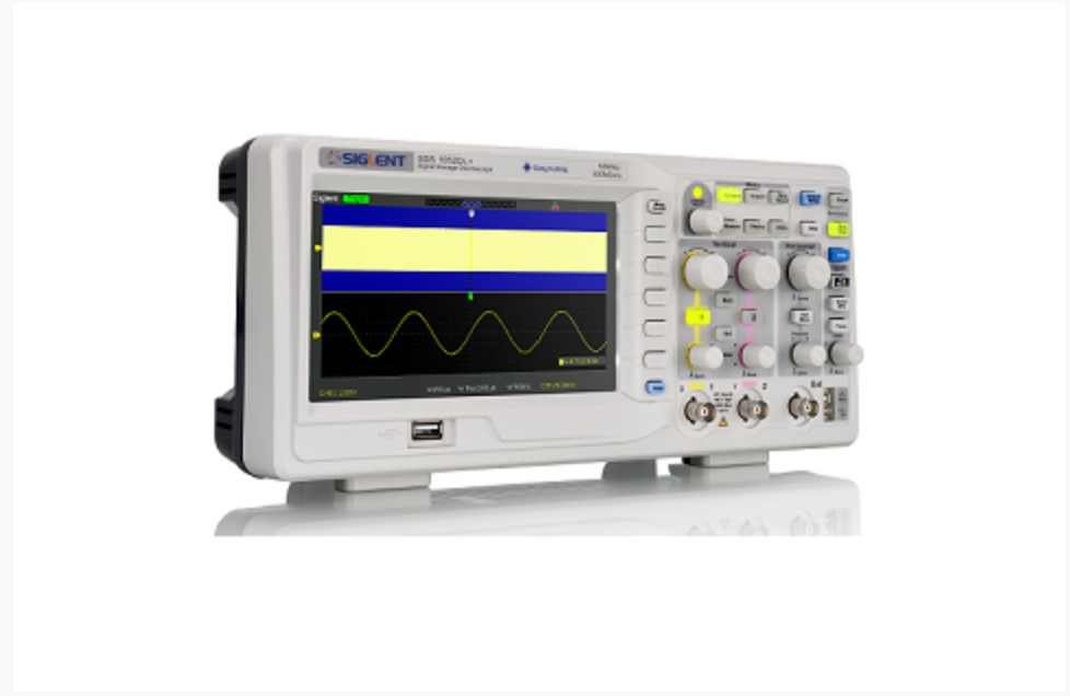 The oscilloscope SDS1052DL + of the SDS1000DL+ series consists of 50 MHz dual channel. Depth of memory of 30 kpts. Screen 7" (800*480) Frequency of 500 MSa/s, supports 32 parameters and common mathematical operations to accelerate measurements The SDS1052DL+ is a dual-channel digital oscilloscope with bandwidth of 50MHz, 500MSa/S real-time sample rate and 50 GSa/s equivalent sample rate. The device includes the ability to use 2 channels at the same time, and also includes 1 external triggering channel built into the device. Results are shown as clear waveforms on the SDS1052Dl’s 7-inch colour TFT screen, and the device also has backlit buttons for easy interpretation in low light conditions. Also includes in the SDS1052DL+ are multiple trigger modes; edge, pulse, slop, video and alternate trigger modes are available. The device also features memory depth of 32kpts and vertical sensitivity range of 2mV/div – 10V/div. The SDS1052DL+ also has built in digital filter and a recorder function for storing test data. It also has USB and RS-232 ports for downloading this data to PC, and the interface of the device is available in 12 different languages.